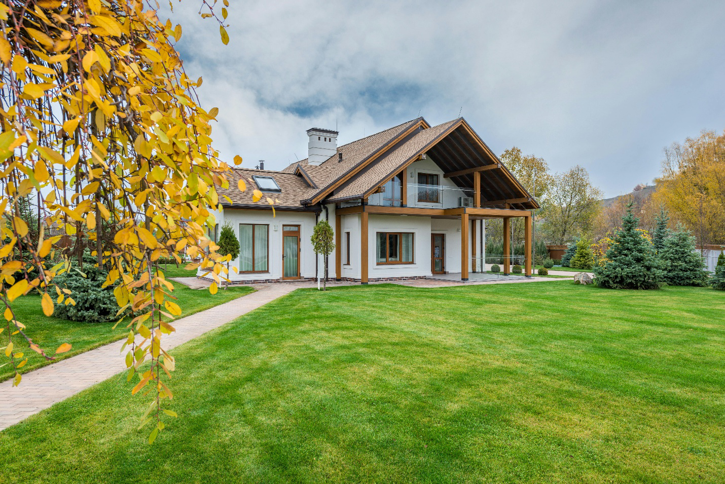 A well-kept lawn does not happen by chance, it happens with Cut & Trim showing up consistently