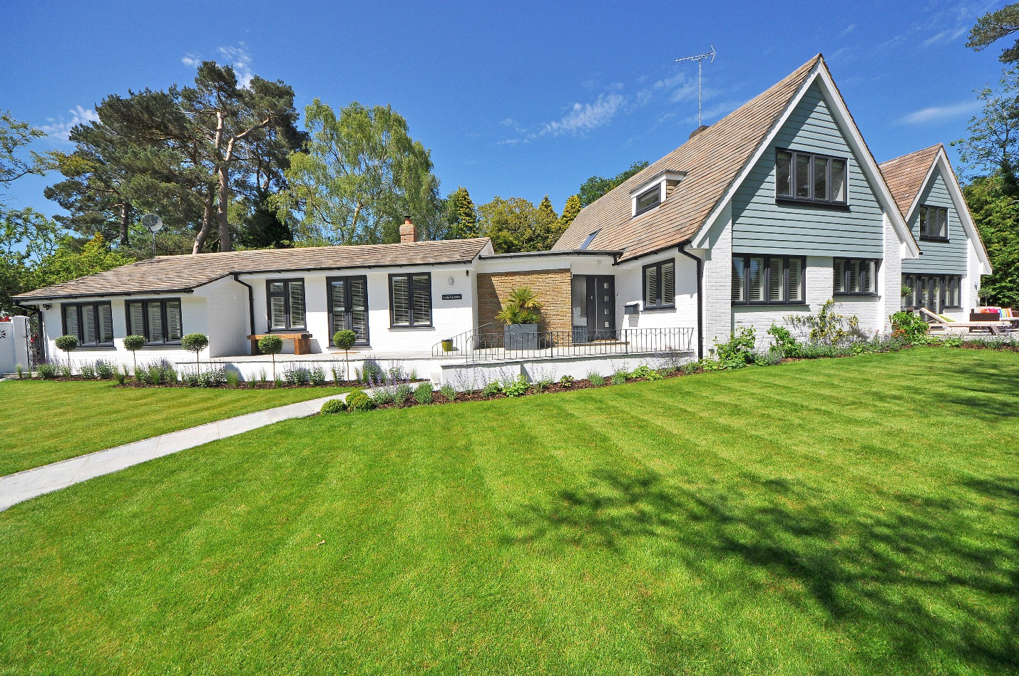 Cut and Trim keeps Grand Rapids lawns great, contract-free.